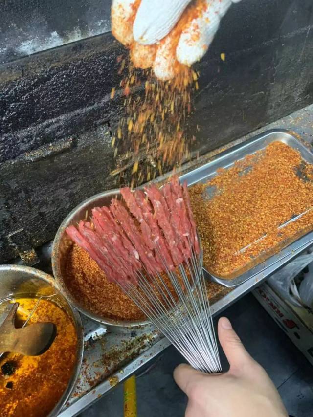 农安地道烧烤,长春这家三分熟,一天2000多串,是啥概念?