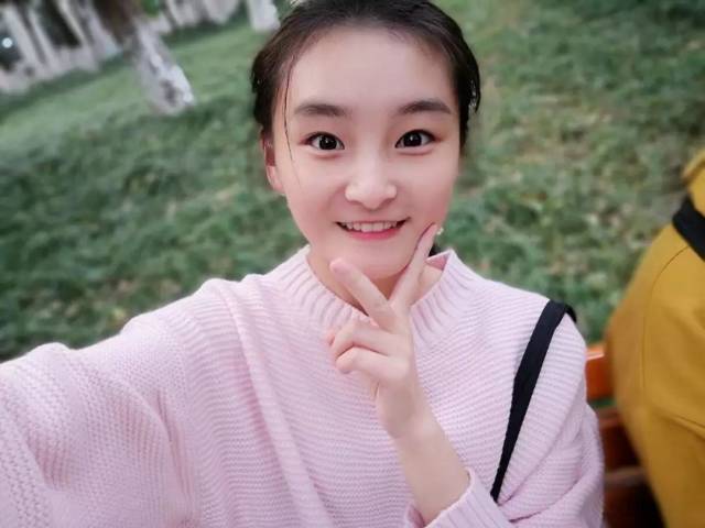 你若 盛开 姓名:林安妮 职务:副部长 昵称:安泥儿