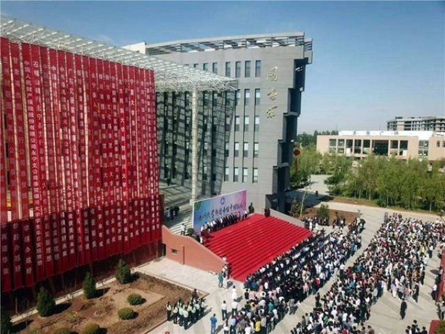 2003年,孙珩超出资2700万取得宁夏农学院转让权,为银川大学提供了固定