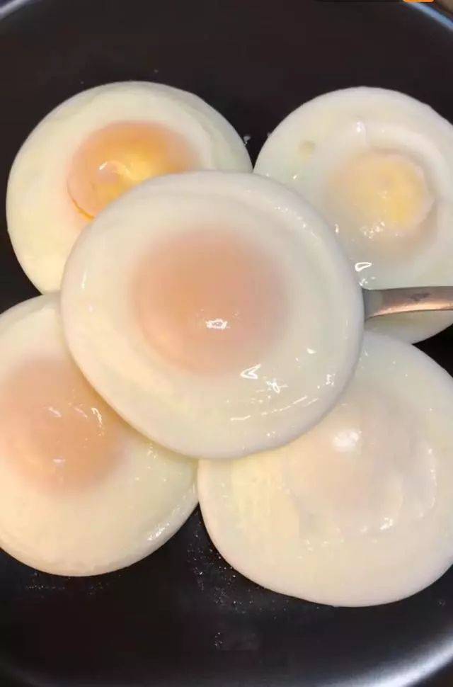 教大家做完整不起泡荷包蛋!斗门的高手都不一定可以!