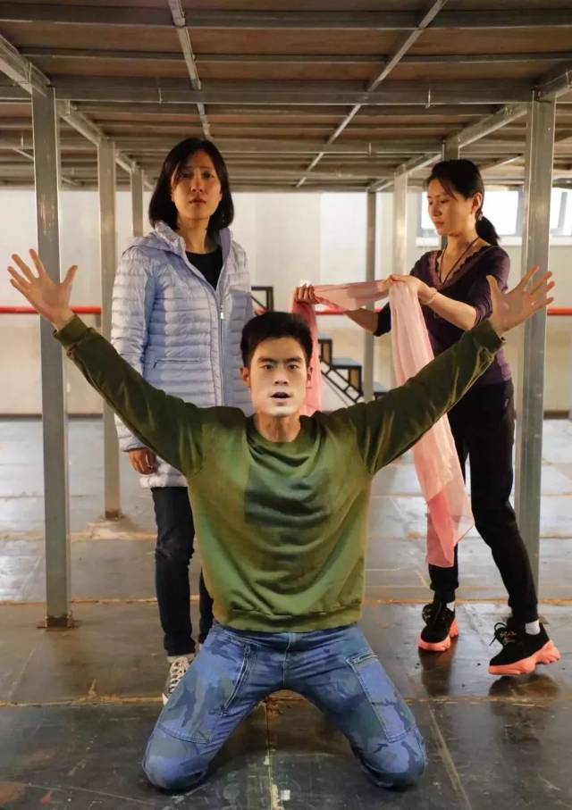舞台上如何再现民国奇案这部高潮迭起的庭审戏让你大呼过瘾