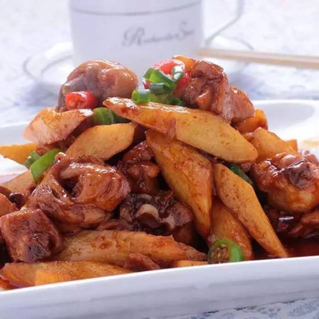 第十二周幼儿菜谱 11月19日——11月23日 星期一 午餐:茭白红烧鸡块