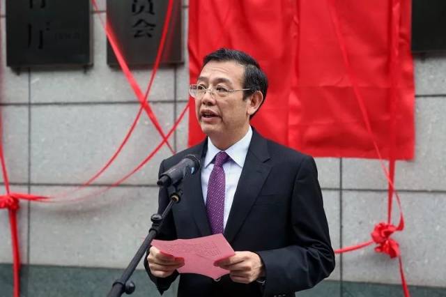 唐咸仅书记,厅长在仪式上致辞