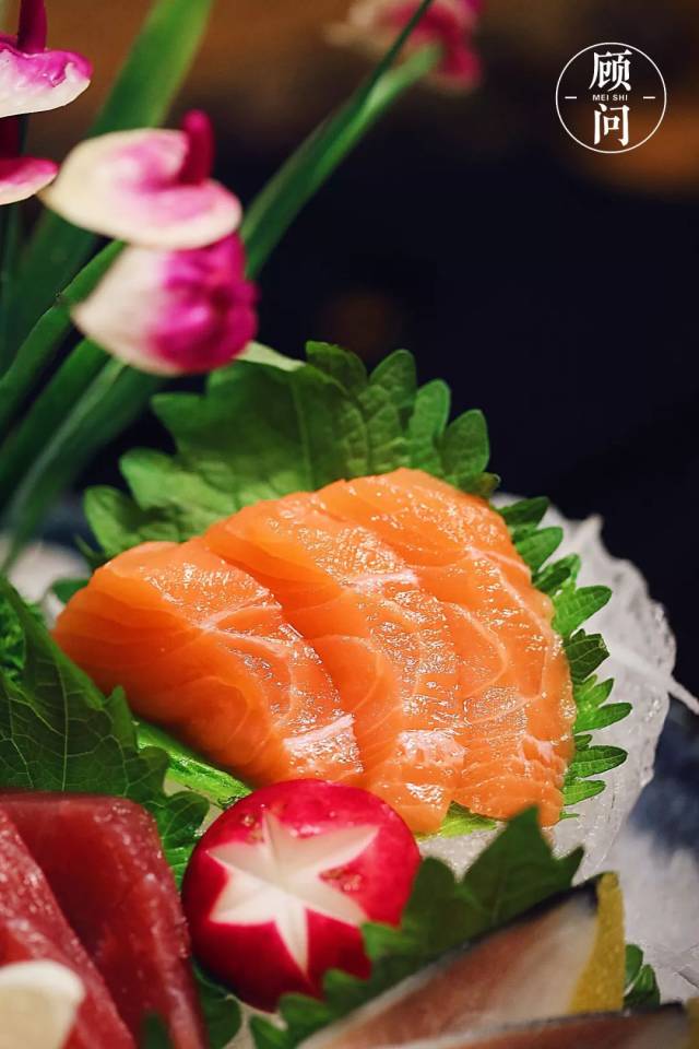 鲱鱼整体脆脆沙沙的,肉质扎实,有些淡淡的甜味, 北极贝没有腥味,脆脆