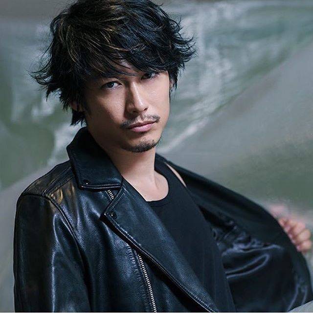 藤冈靛演出《悲惨世界》展开逃亡生活,第一件事却先找吴建豪打麻将