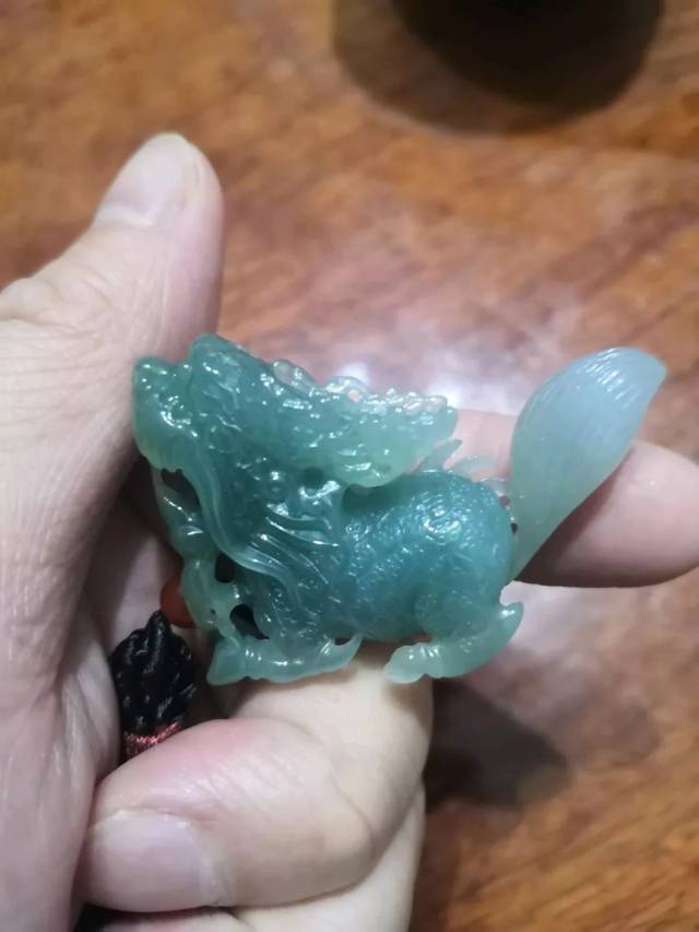 2万多买的翡翠麒麟！究竟是油青翡翠？还是危料？_灰绿蓝色