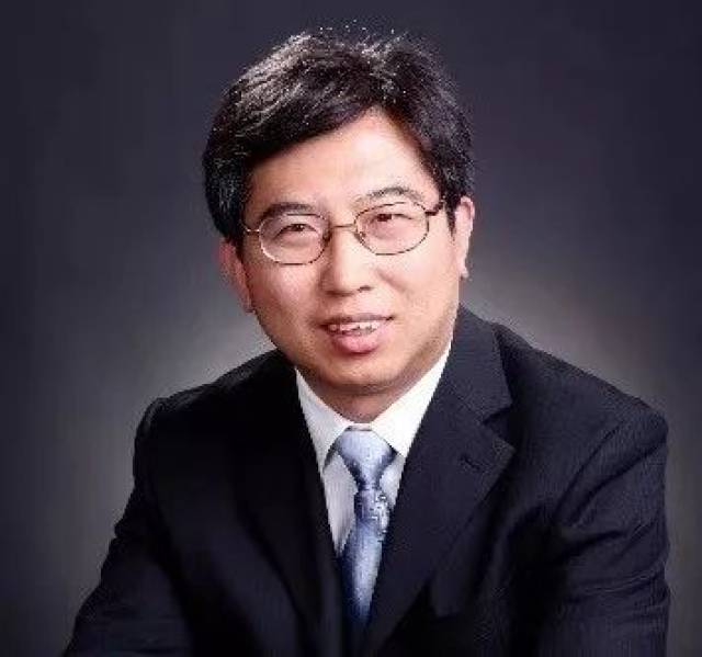 李晓辉:北京师范大学附属实验中学校长,特级教师,北京师范大学基础
