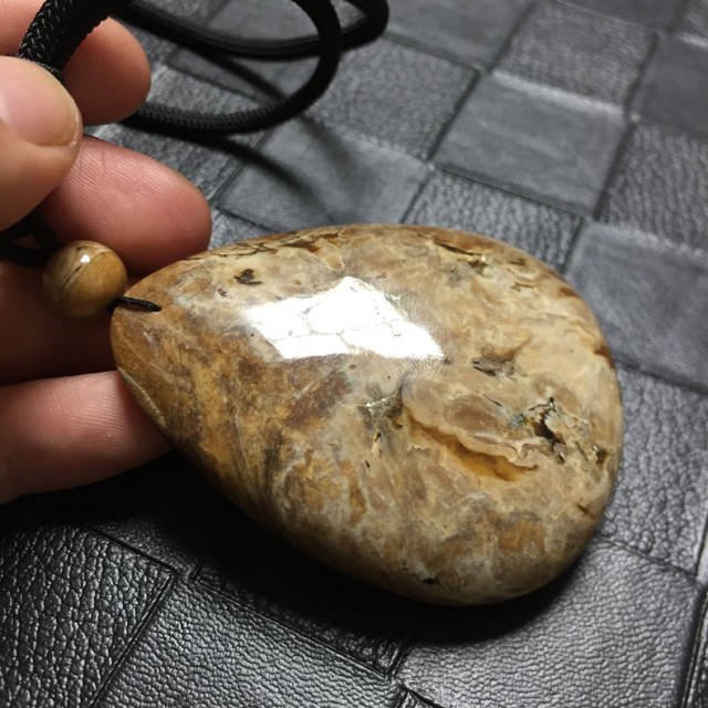 缅甸双面绝美纹路 根珀溶洞蜜 水滴吊坠