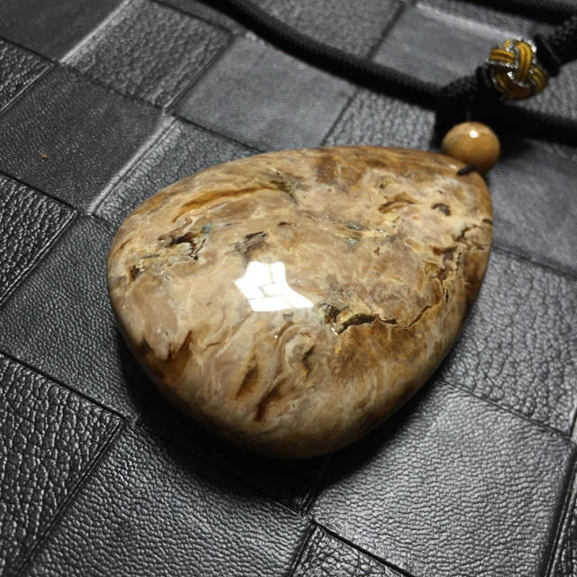 缅甸双面绝美纹路 根珀溶洞蜜 水滴吊坠