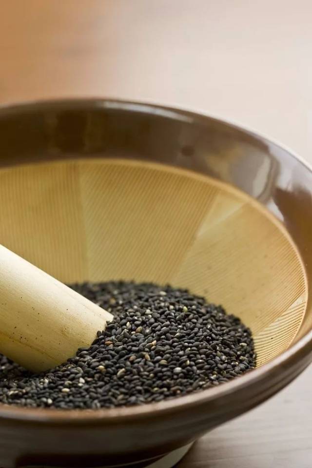 黑芝麻:男补肝肾女润肤