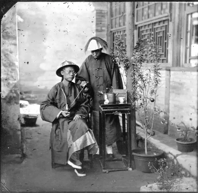 清朝最后一个强盛的时期,官员们脸上还留有一些自信