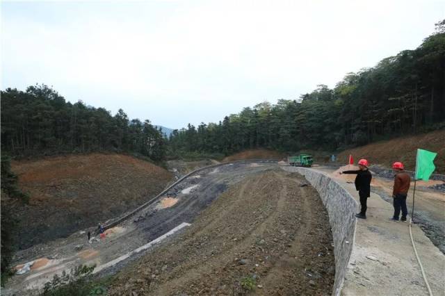 玉屏屏山環線公路建設中,這樣走