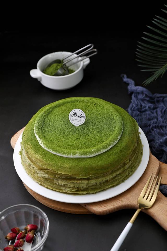 试验了不下500次才成功,薄如纸张,纯手工摊制千层蛋糕皮