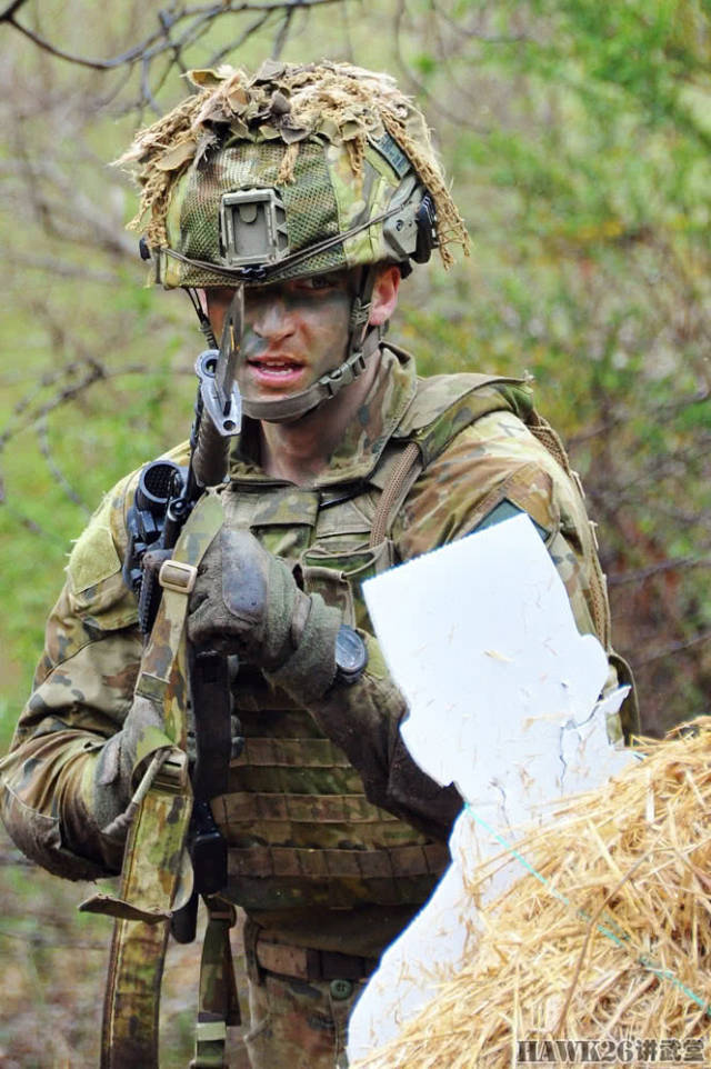 眼神透露出杀气.