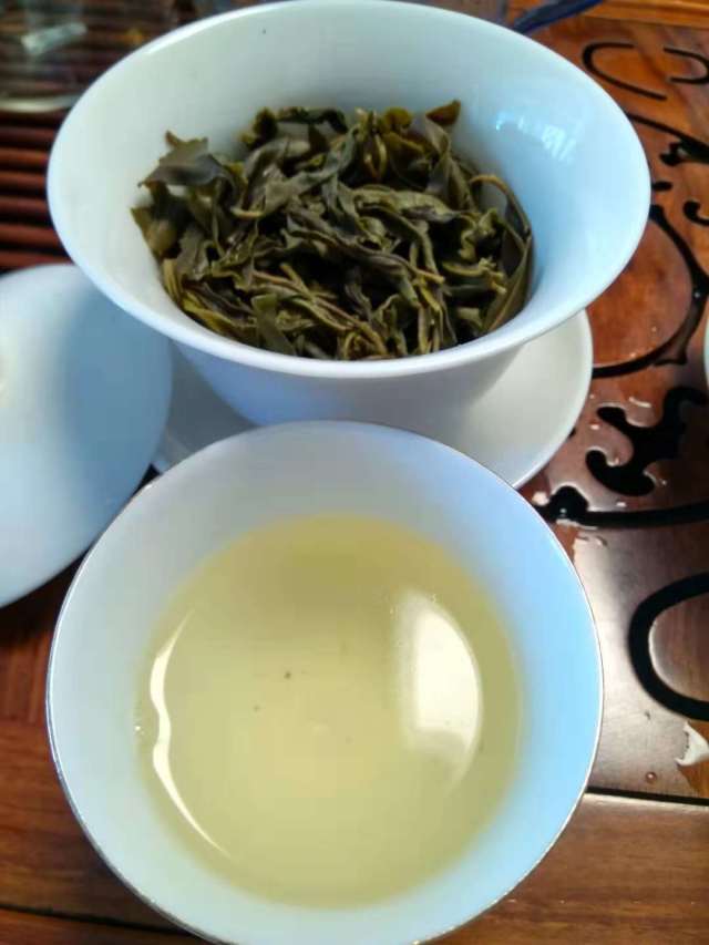 2018年的两棵白莺山二嘎子单株试饮,单株并不是安产茶量树龄大小来