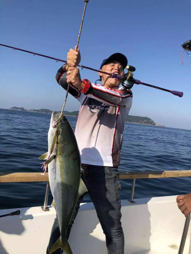 帶著家人去獐子島海釣,黃條獅魚順利出水!(下)