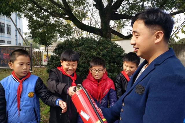 消防演练|倍磊小学上演穿越"火线"!