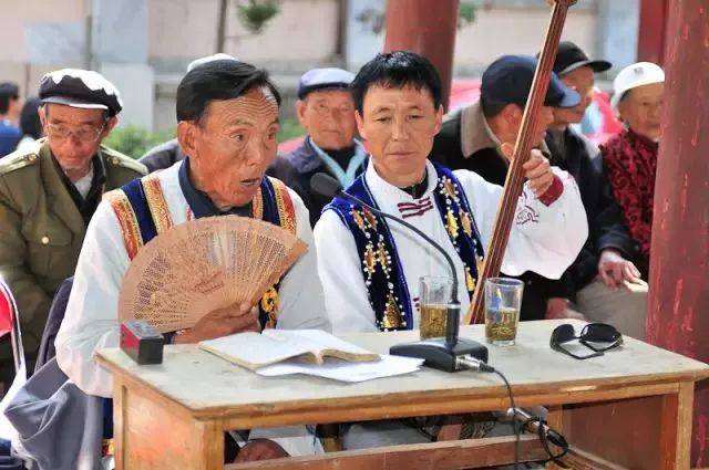 讲着地地道道的白族话 听着本土气息浓厚的白族调,大本曲 在外只要遇