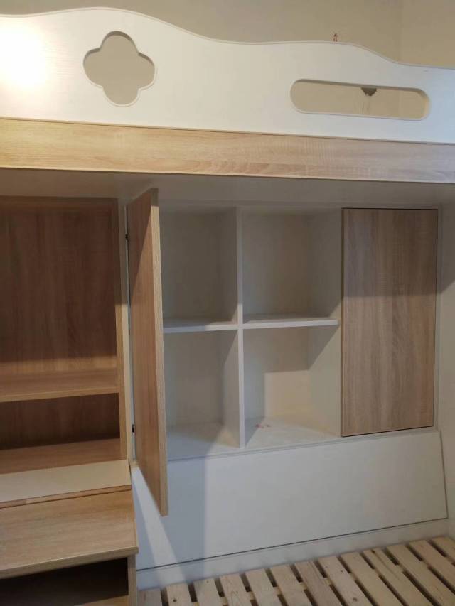 运用了七天,使用e0级两款不同款式的生态板13张,外加上床板条,床板衬