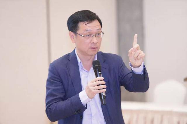 新科技组名单: 软银中国管理合伙人华平,百度长成投资ceo李昕晢,金沙