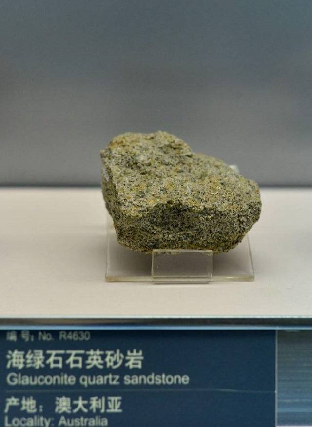 长石砂岩:主要由石英和长石组成,石英含量 75%,长石含量