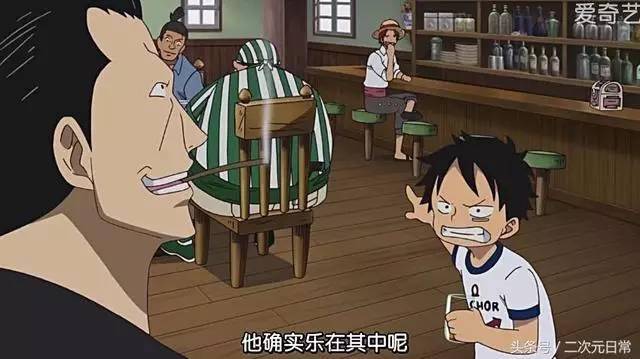 贝克曼喝啤酒:在风车村的时候红发海贼团来到了一个酒馆喝酒,并且还