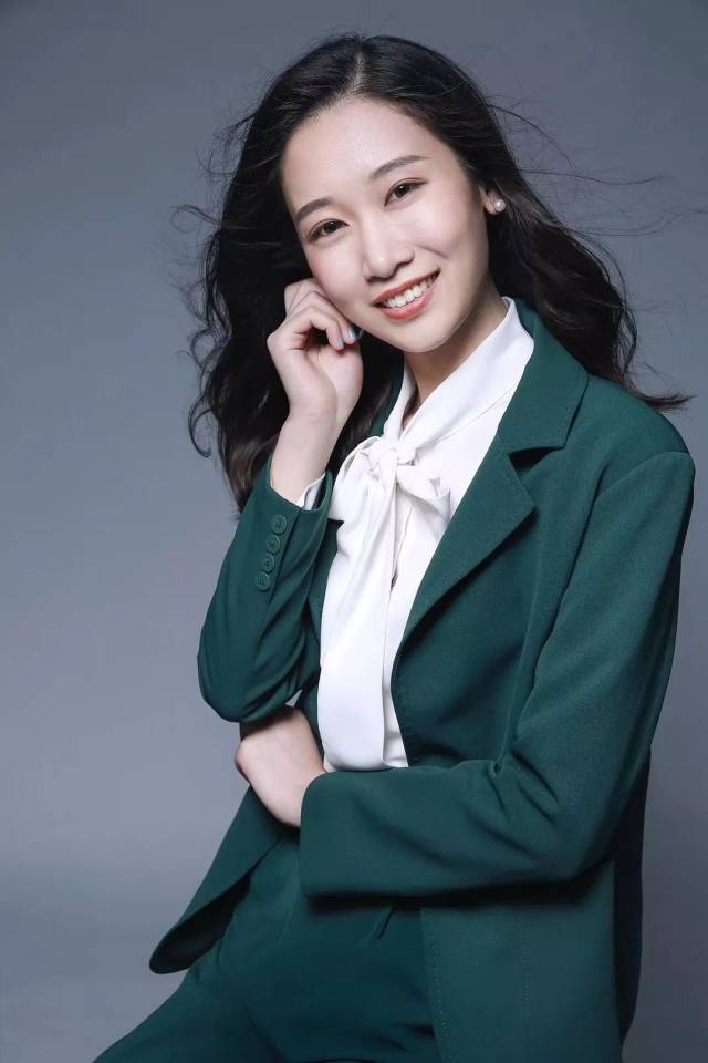 梁 爽  重庆交通广播主持人 我是梁爽,这里是一路倾听.
