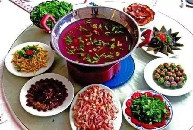 酸柑子叶凉拌水鸭是文山壮族的一道传统名菜.主要食材是水鸭.