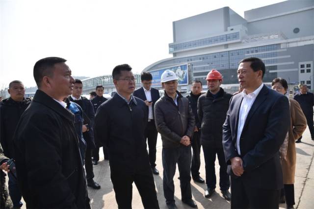 彭州市委书记徐刚,市长王锋君副市长宋伟陪同调研