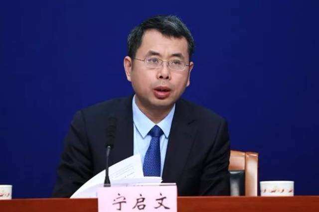 农业农村部畜牧兽医局副局长冯忠武,中国动物卫生与流行病学中心副