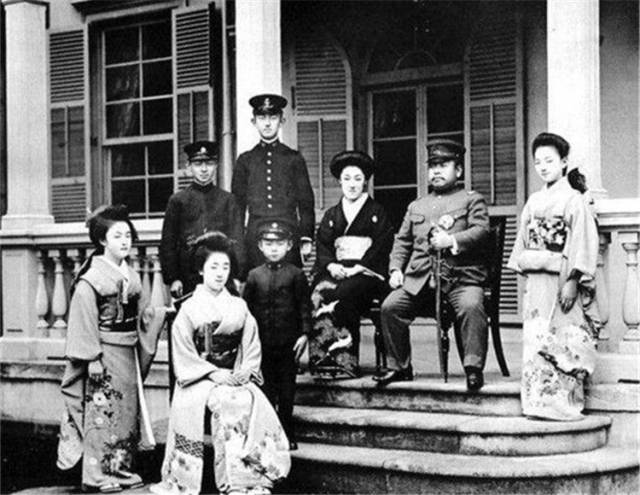 酒　盃　文鎮　義宮　昭和天皇　徳仁親王　香淳皇后　皇室 天皇 直击香淳皇后的真容，美艳不可方物？老照片见证玄机_搜狐网