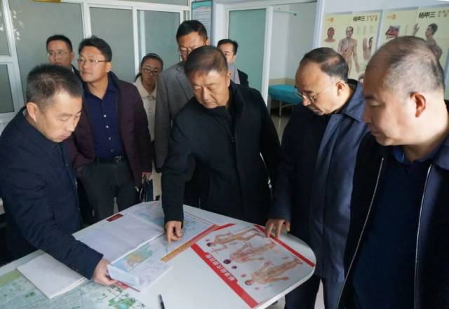 11月22日上午,市政法委副书记魏庆武一行六人在市教育局党委书记,局长