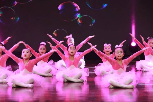 春苗舞蹈小精灵跑来通风报信啦