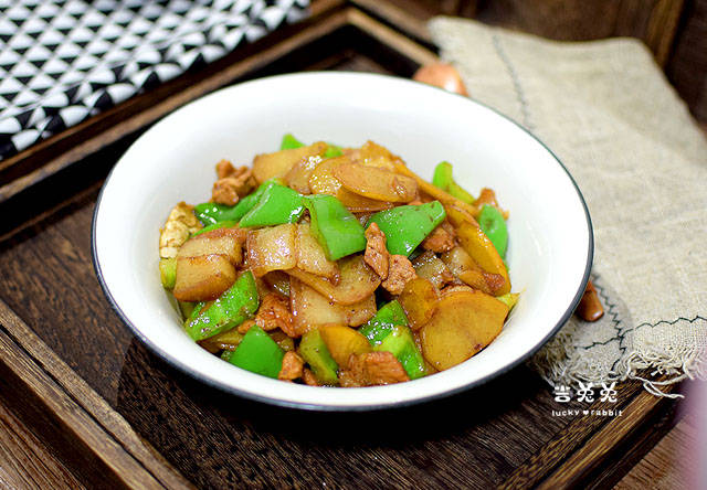 土豆肉片这么做才好吃,一碗菜配两碗饭,好吃到舔盘子!