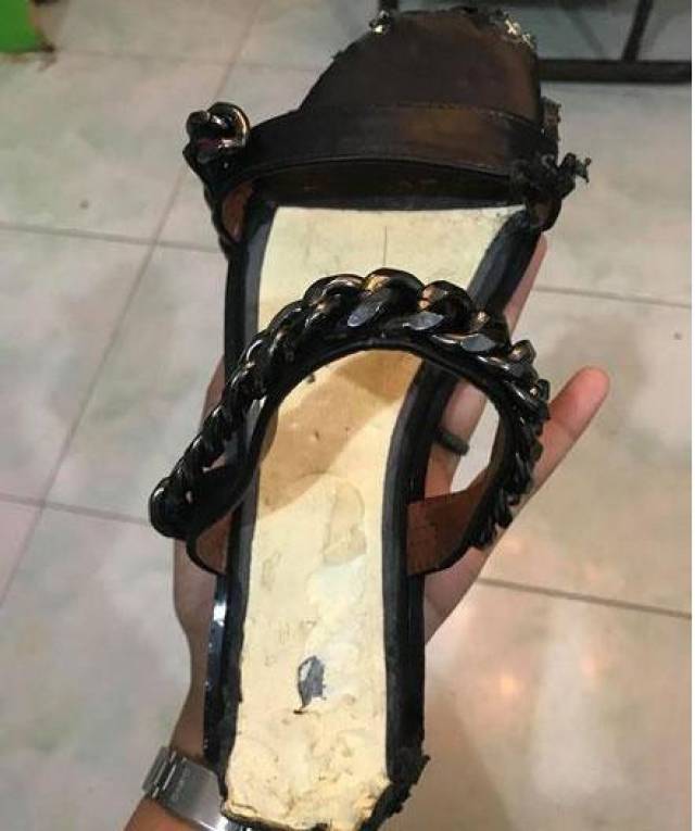 哈士奇咬烂主人的鞋子后,用这种惩罚方式真的第一次见