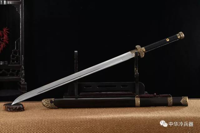 武士の刀 古兵器 武具　刀装具 武士道 武士道 手鍛造打 鋼刀 冷兵器 映画 中国传统冷兵器中，刀枪剑戟，你更喜欢谁？_搜狐网