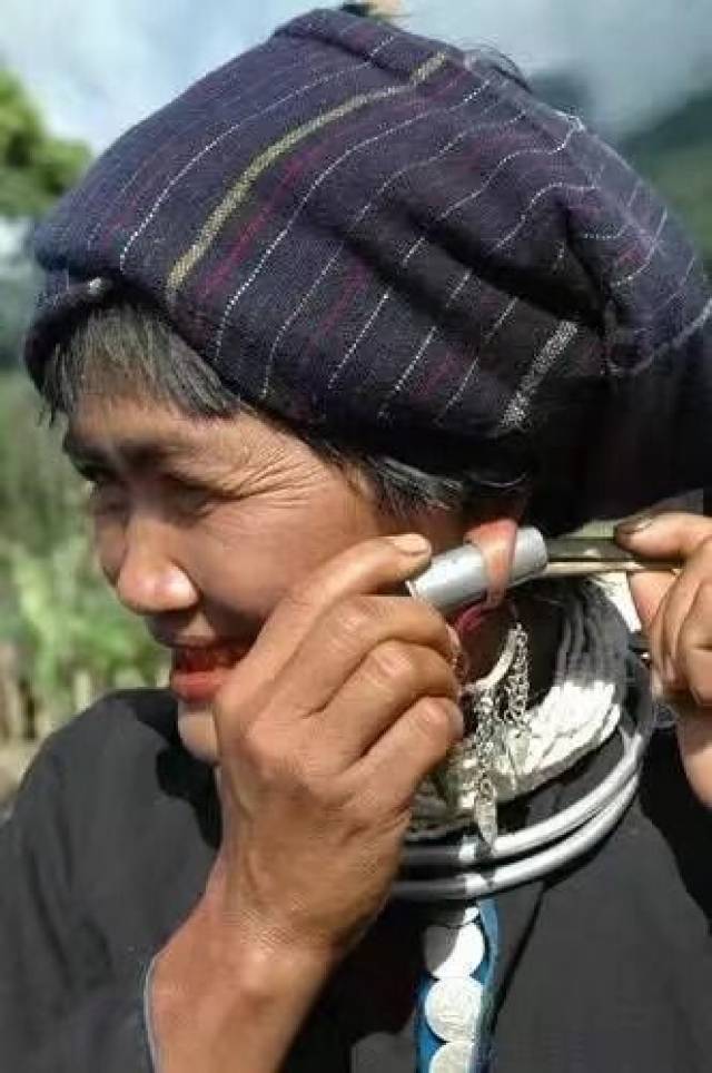 侗族大耳洞图片