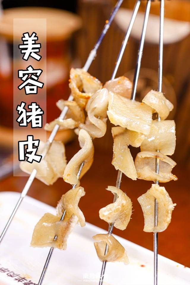 咬一口腰子,再灌一口马奶酒,就像夏天大汗淋漓之后灌下一口可乐之后