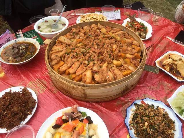 三峡九凤谷万人年猪宴开始啦!