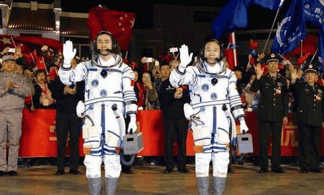 为什么中国女宇航员都必须已婚?原因令人感动不已