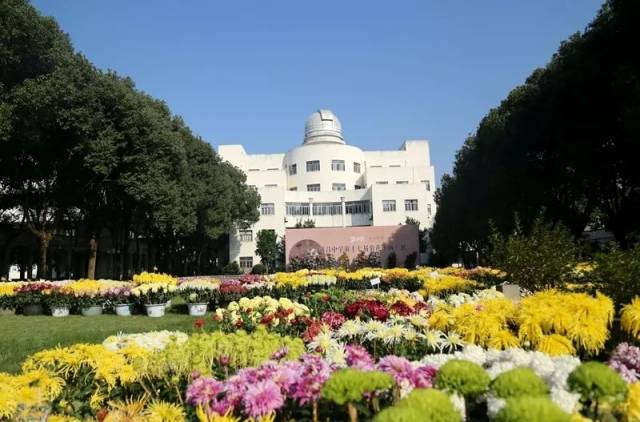 新昌中学举行首届"花开有馨·生态成长"课堂教学研讨活动