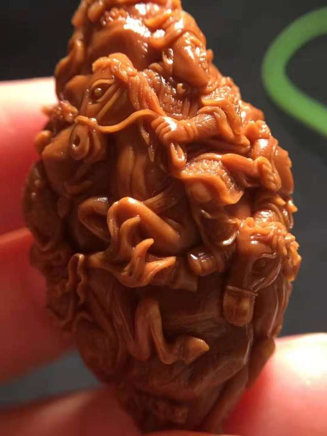 一休阁核雕: 爆红饱满大核 【天上人间】