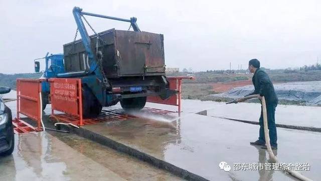 深挖污水池的秘密——一场与水共舞的清洁之旅