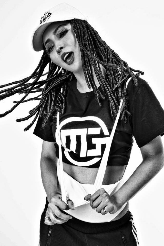 个人荣誉: 全国首创百大party 派对嘉宾歌手 mc rapper唱将  2008年