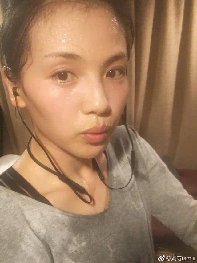 刘涛晒运动照,直言舒服,满脸汗珠,衣服湿透