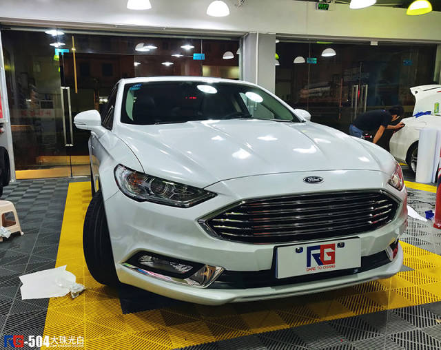 福特蒙迪欧改色贴膜大珠光白