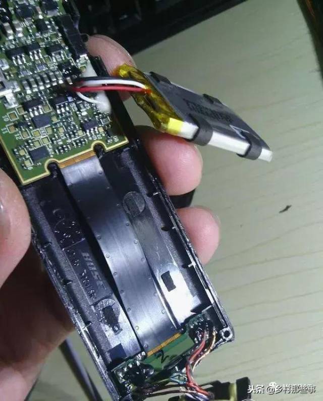 拆解bose qc20耳机及更换电池攻略