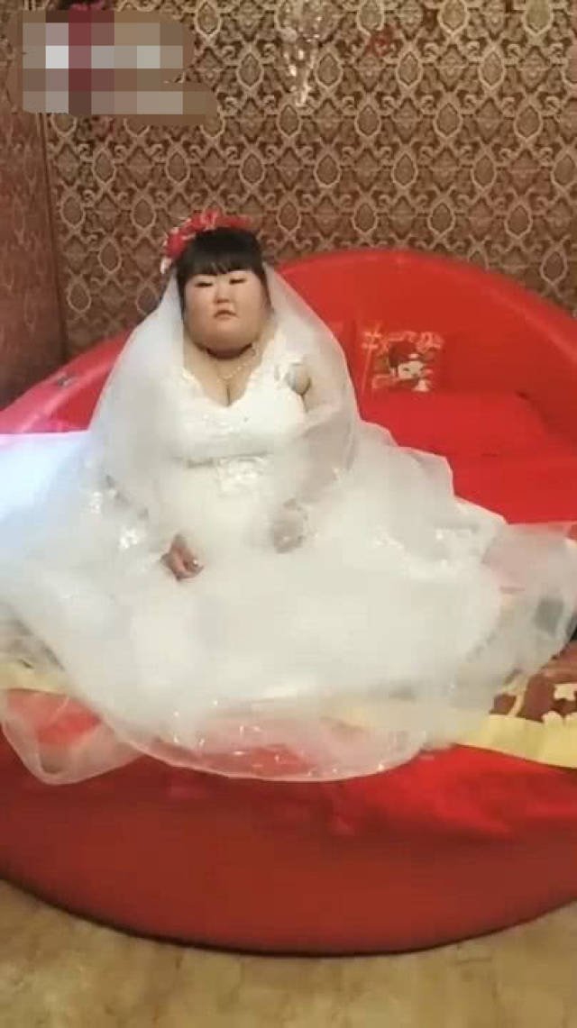 男子娶300斤大码新娘引热议!新郎忧心忡忡的表情亮了!