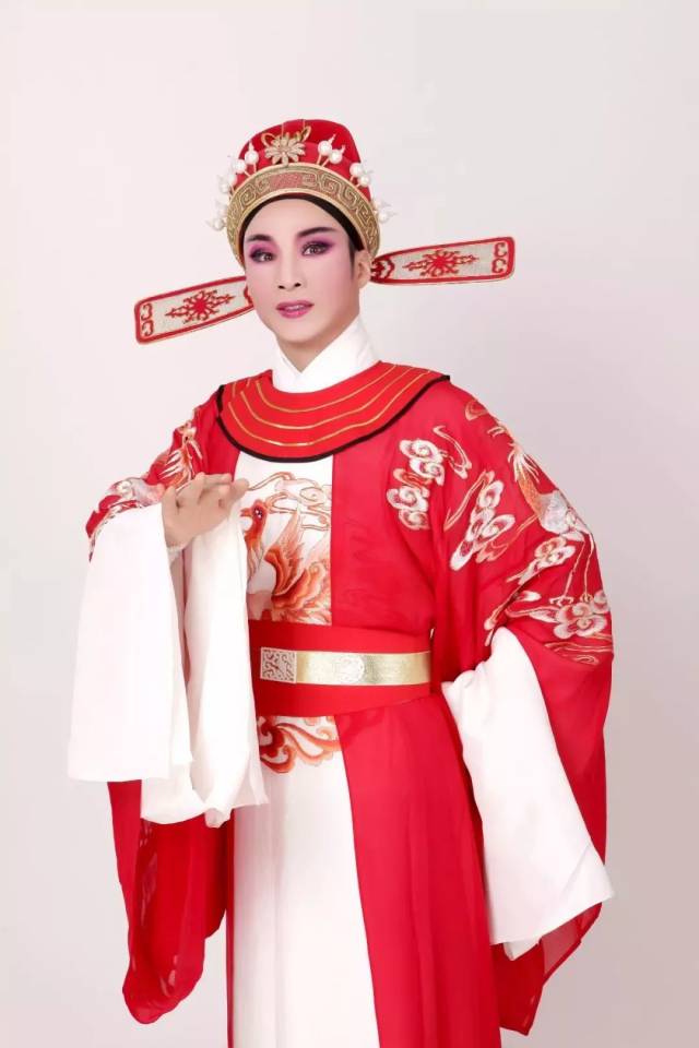 红尔服饰