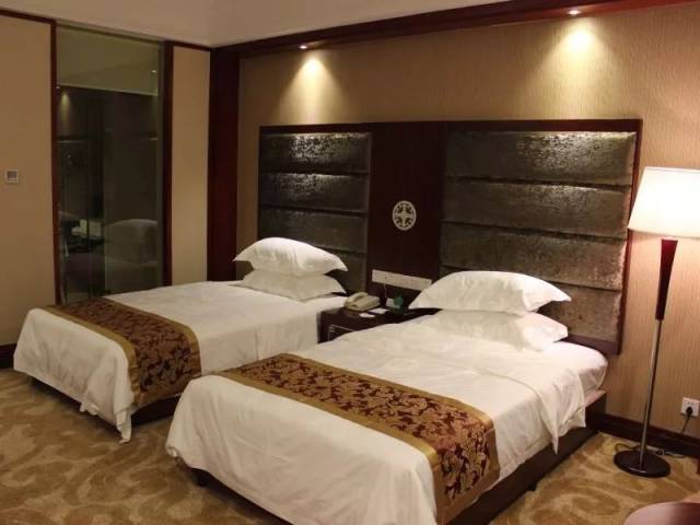 滑雪线路一:【冬季滑雪之旅】五峰国际滑雪场 长生洞二日游399元(住五